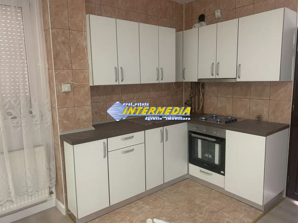 Apartament cu  3 camere de vanzare in Alba Iulia zona Cetate cu garaj