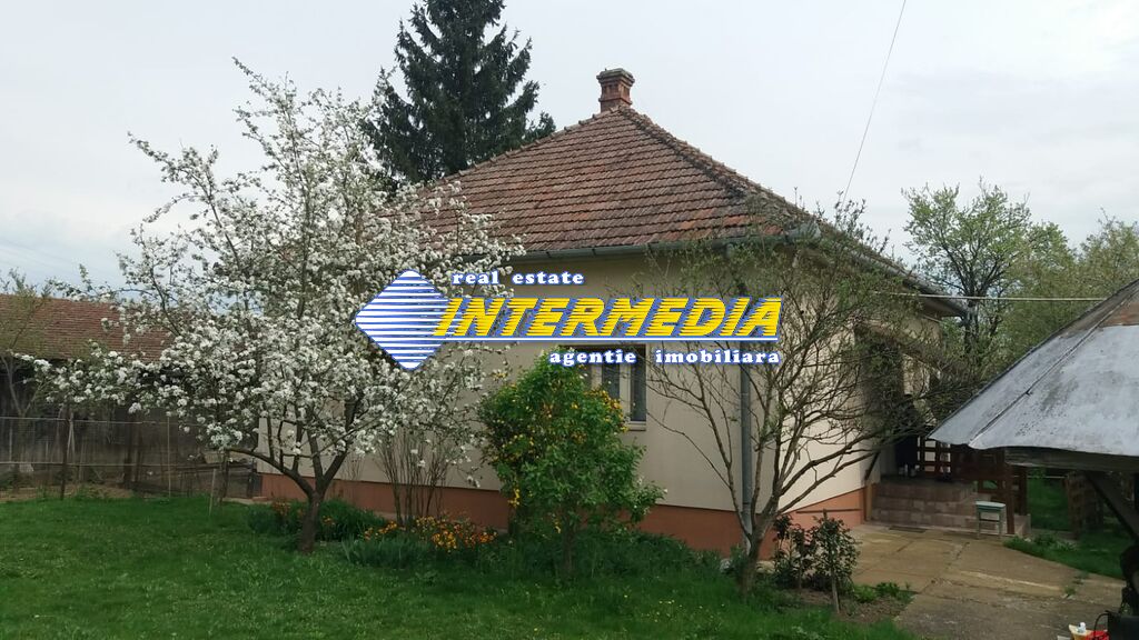 House with 3 rooms for sale in Alba Iulia with land 1330 sqm