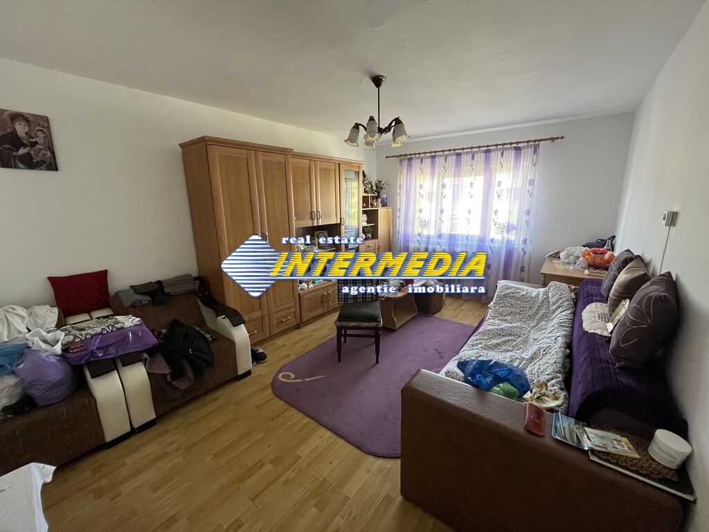 Apartament 3 camere decomandat de vanzare in Cetate zona Mercur 