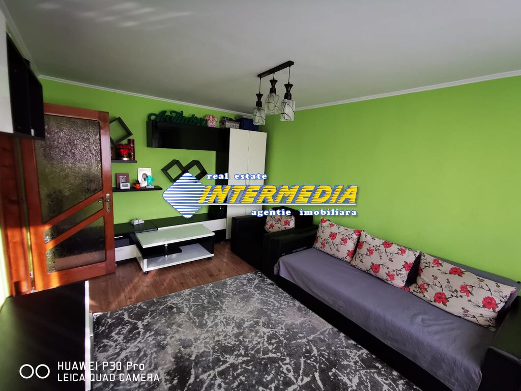 Apartament cu 2 camere de vanzare decomandata finisat mobilat si utilat Cetate Alba Iulia 