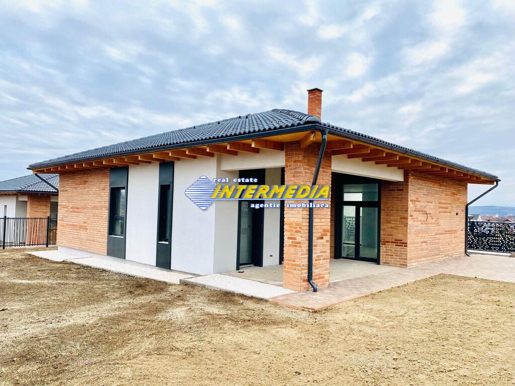 Casa noua de vânzare cu 4 camere  in Alba Iulia