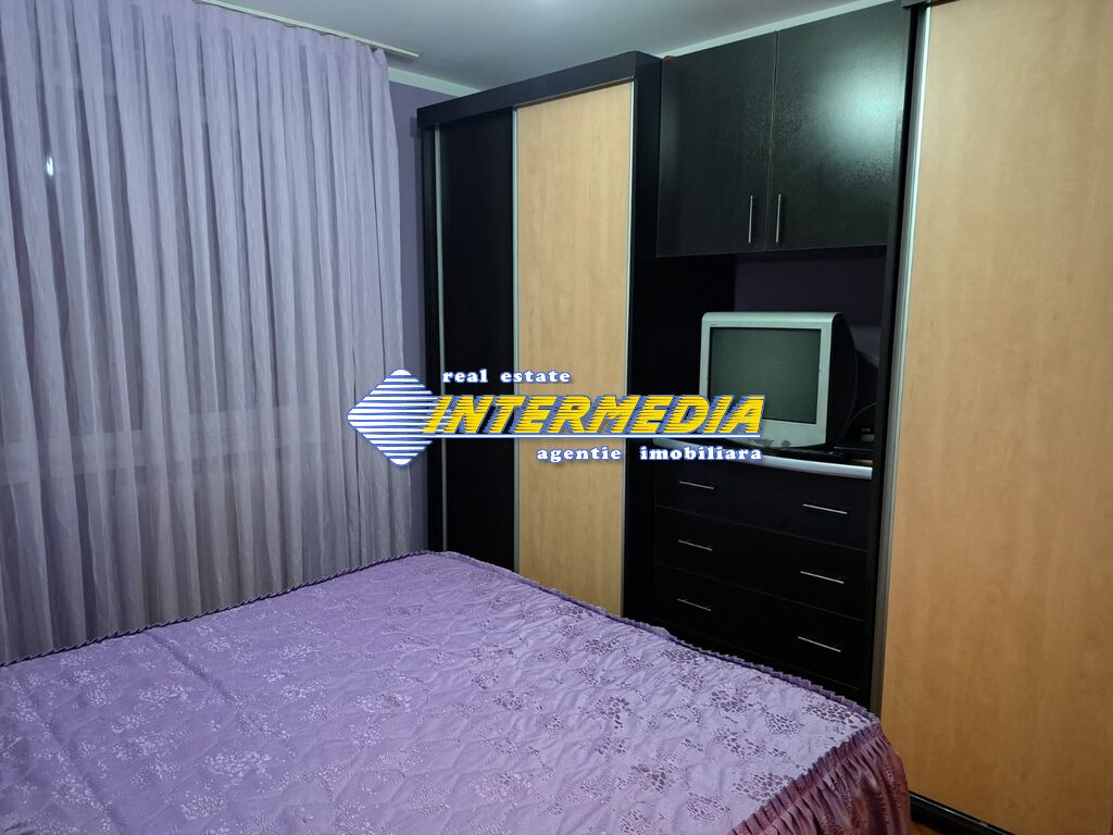 Apartament 3 camere decomandat de inchiriat Alba Iulia zona Centru