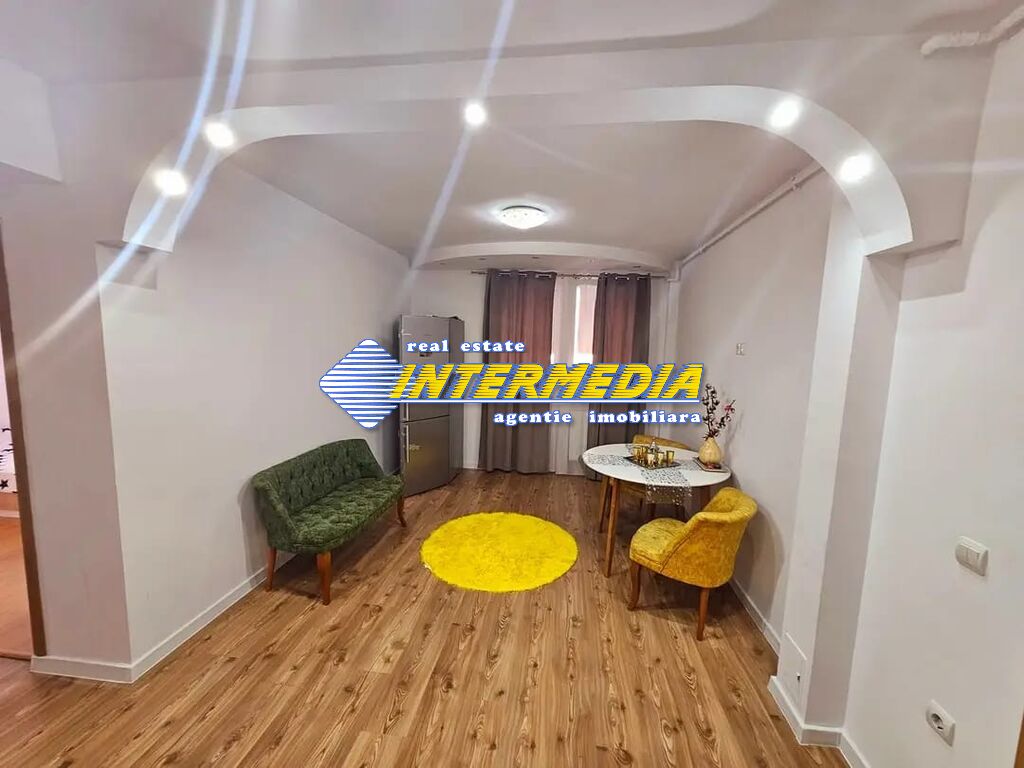 Apartament 3 camere de vanzare decomandat in Centru Alba Iulia etaj 3
