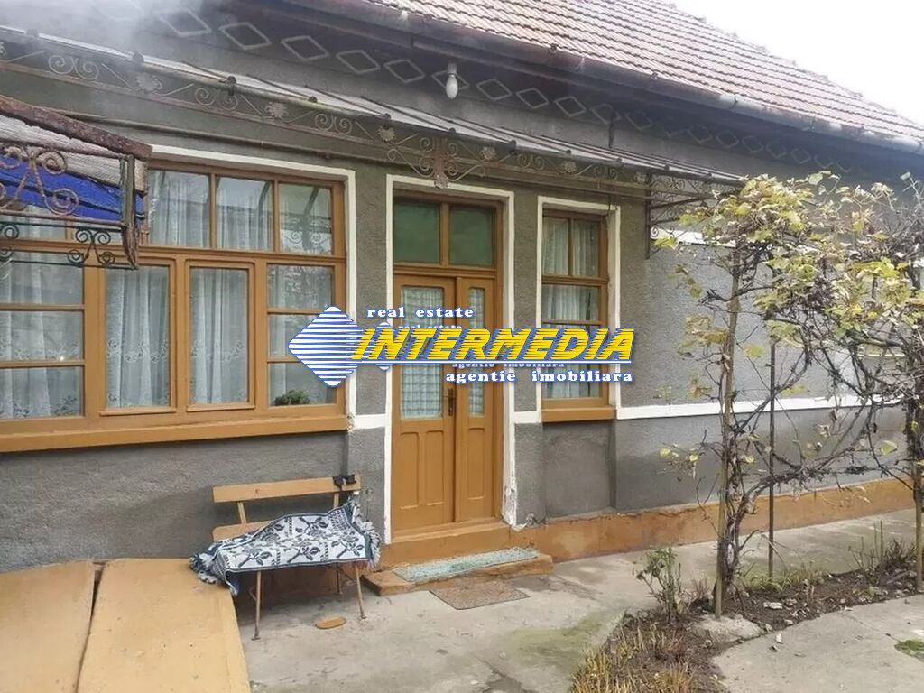 House for sale with 3 rooms in Center Alba Iulia land 349 sqm