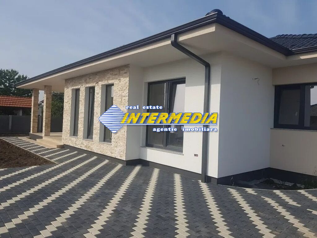 New house for sale in Alba Iulia with Living room and 3 bedrooms 2 bathrooms 440 sqm land