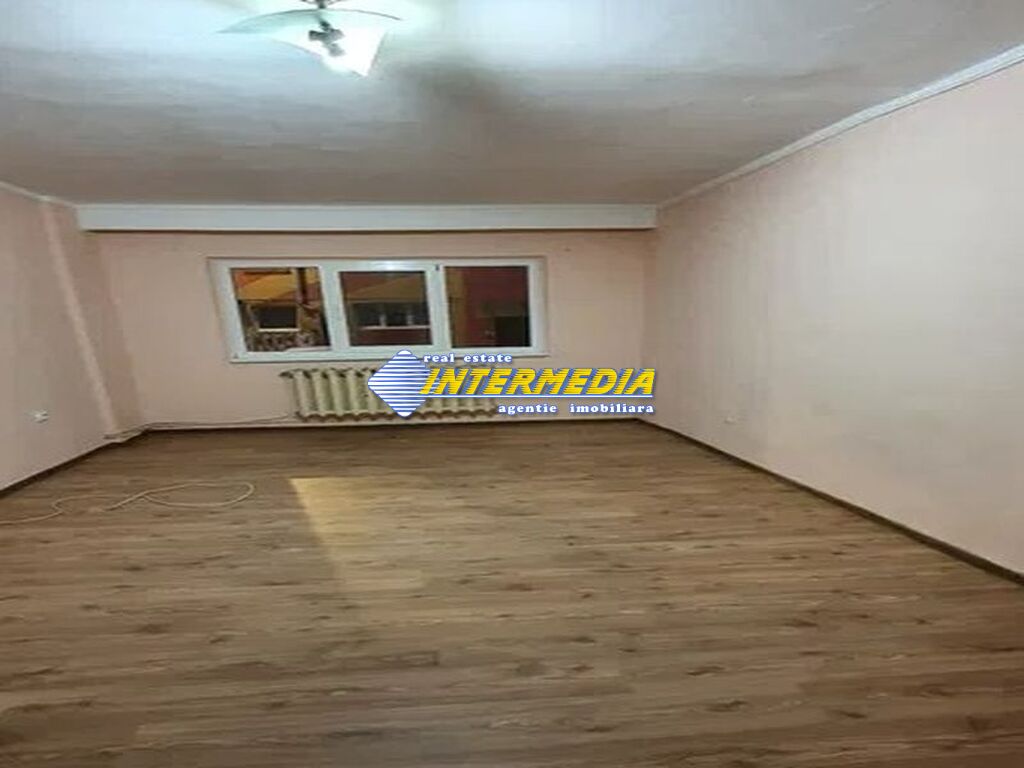 Apartament 2 camere decomandat de vanzare in Alba Iulia zona Sub Stadion