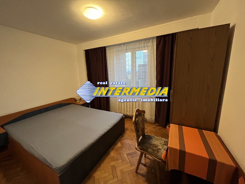Apartament 4 camere 2 bai de inchiriat Alba Iulia Zona Centru
