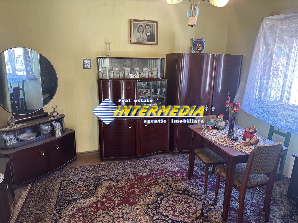 House for sale with 4 rooms in Alba Iulia land related to 1072 sqm