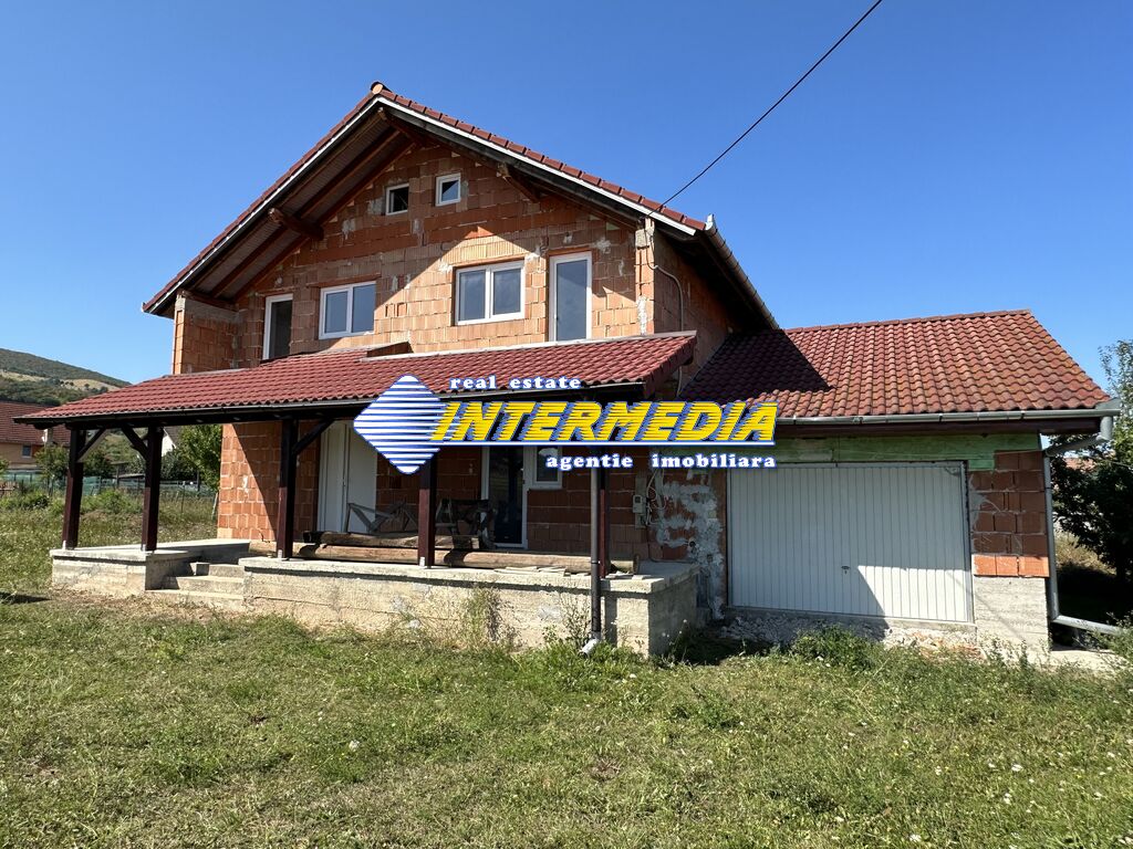 Casa noua de vanzare 4 camere cu garaj de vanzare in Alba Iulia teren 450 mp