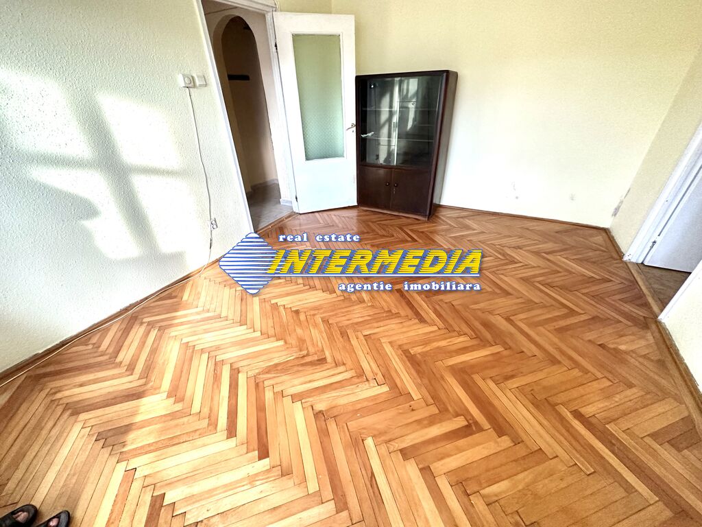 Apartment with 2 rooms for sale in Alba Iulia Cetate area Bulevard intermediate floor