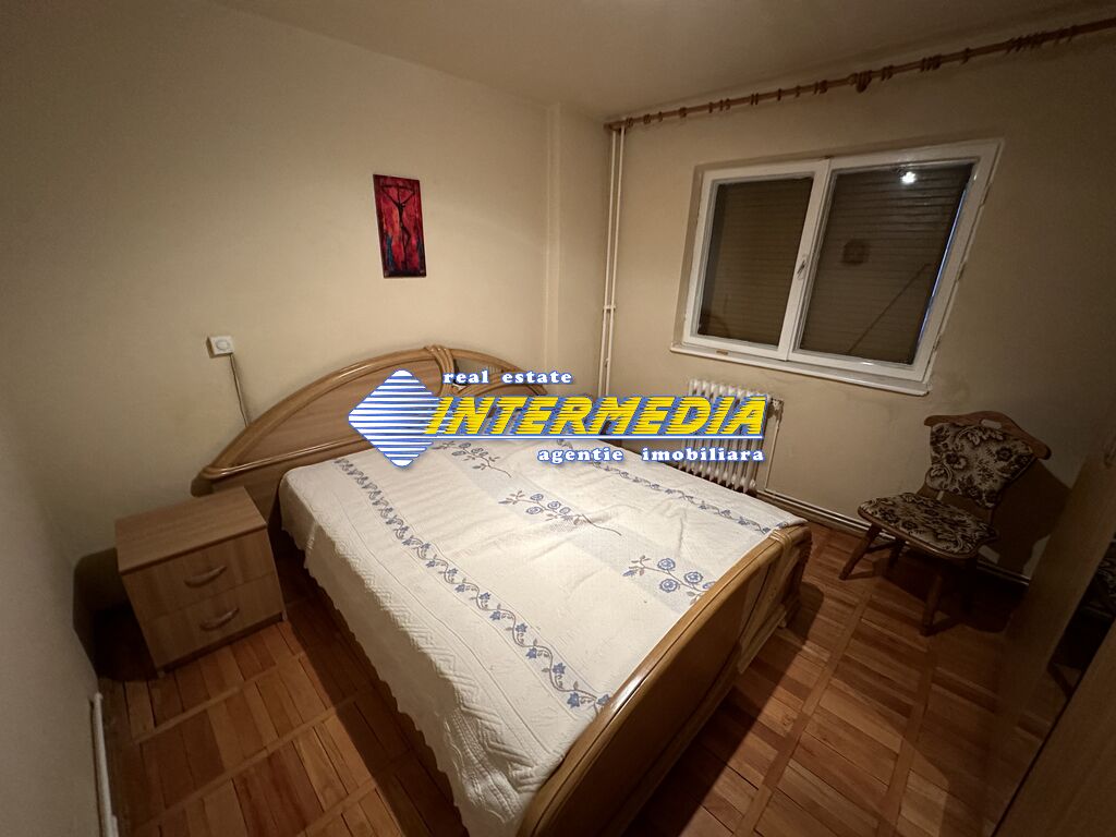 Apartament 2 camere de vanzare decomandat in Cetate Alba Iulia etaj 1 