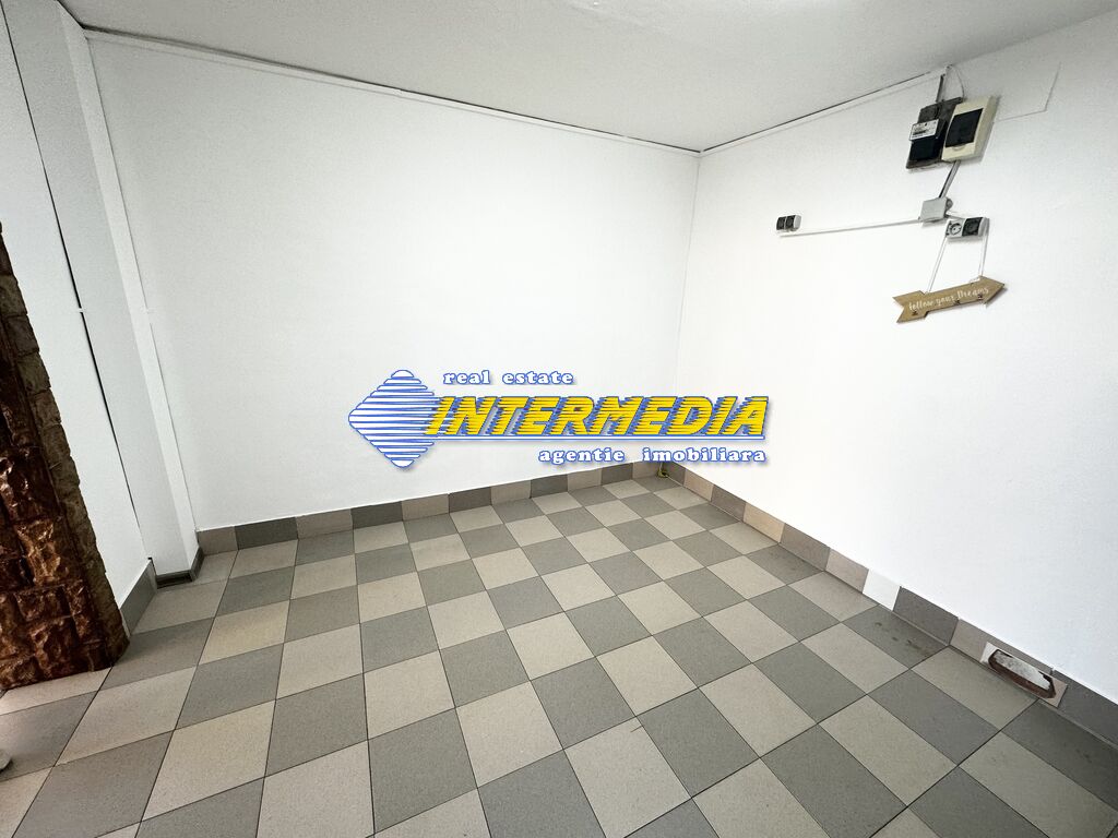 Commercial space for rent Alba Iulia Cetate 29 sqm. Finished and with street window