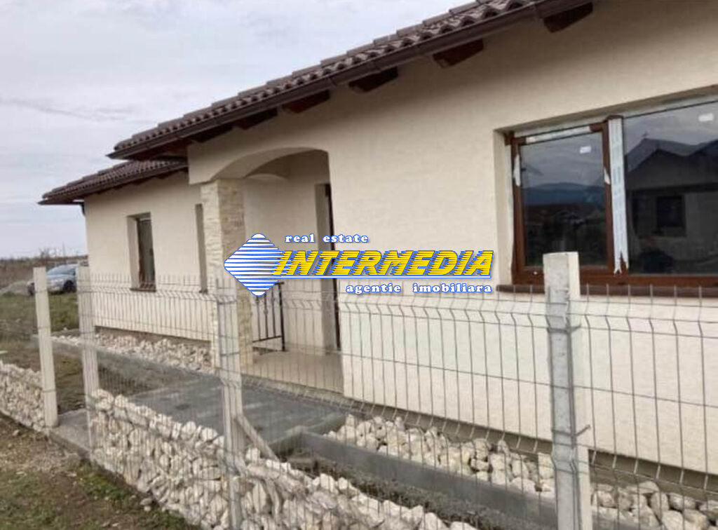 New house for sale with 4 rooms finished 90% in Alba Iulia with land 480 sqm