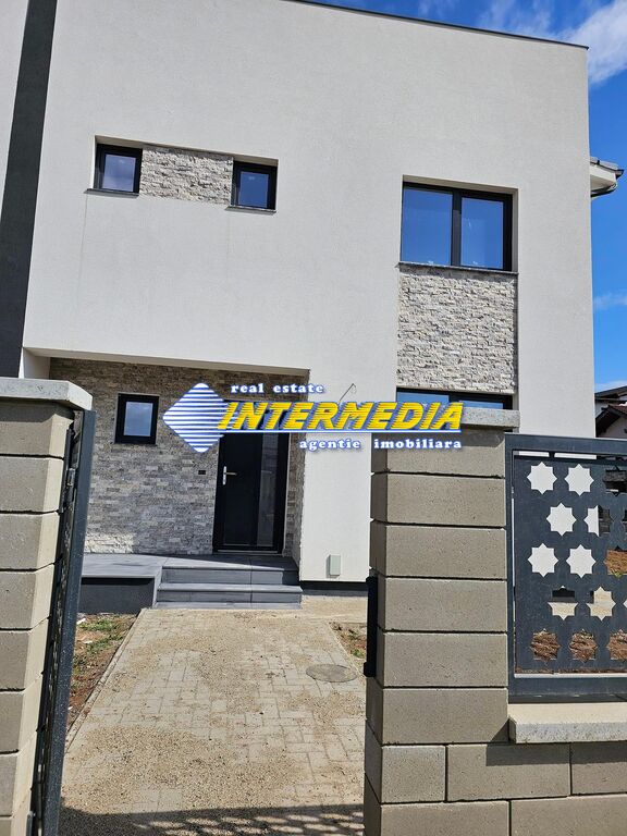 New house with 4 rooms finished in turnkey in Alba Iulia with all utilities and asphalt