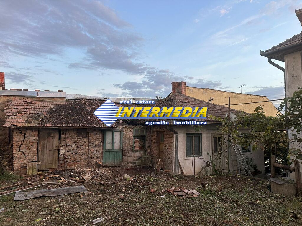 Land in town for sale  in Alba Iulia 200 sqm with Construction in the center of Alba Carolina Fortress