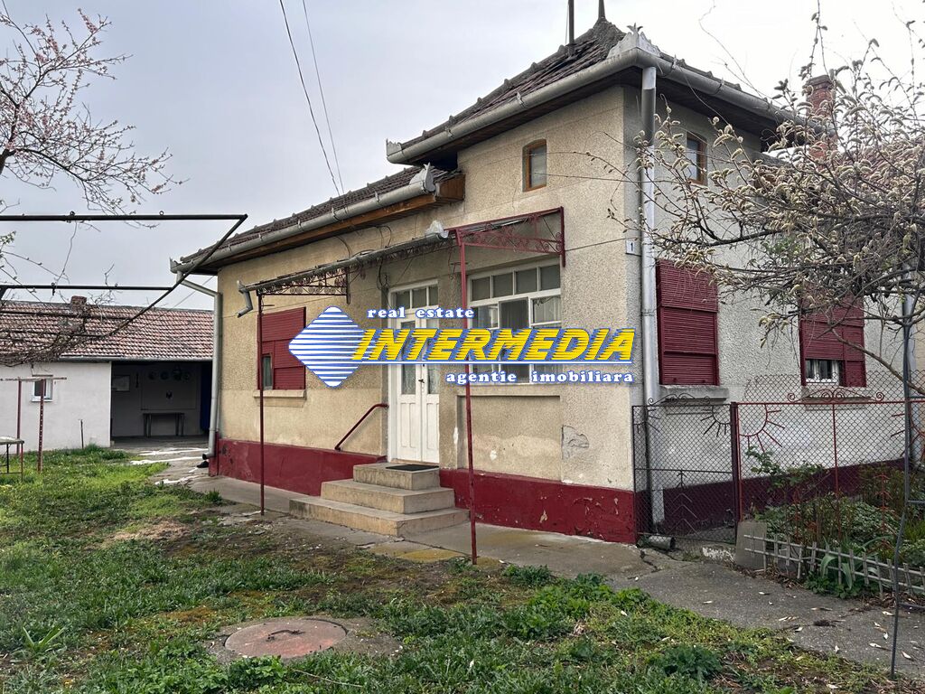 Sale House with 920 sqm of land in Alba Iulia HCC area for asphalt and all utilities