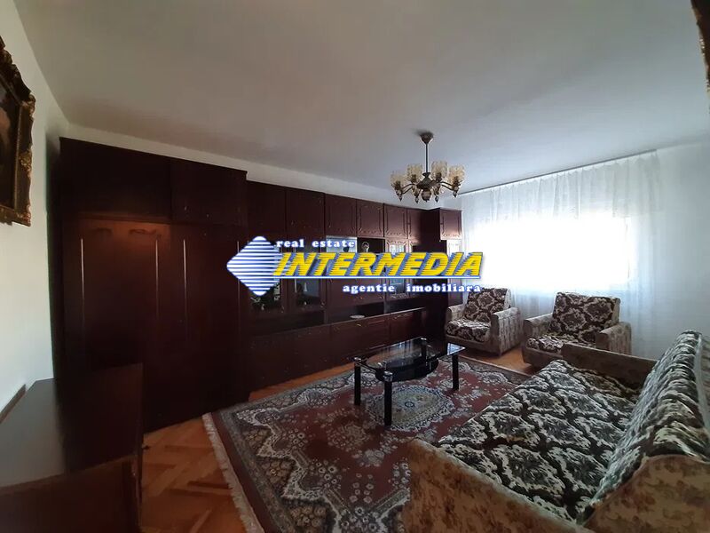 Apartment 3 detached rooms for sale in Alba Iulia 2nd floor