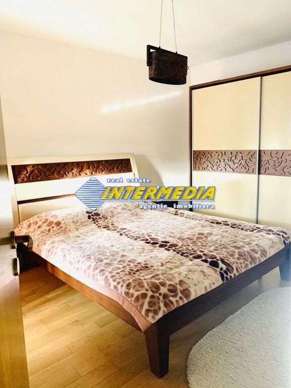 Ultrafinished 3-room apartment in the center fully furnished and equipped