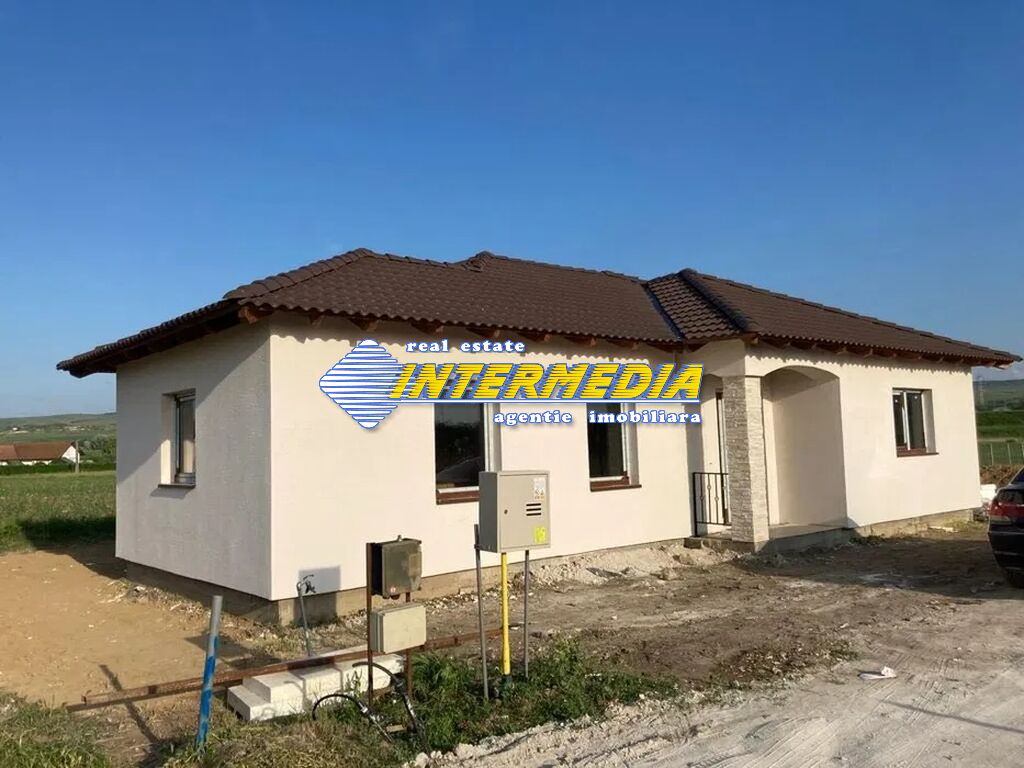 New house for sale with 4 rooms finished 90%  in Alba Iulia with land 480 sqm