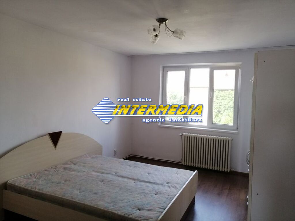Apartment 3 rooms for sale in Alba Iulia block of flats former properties with cellar