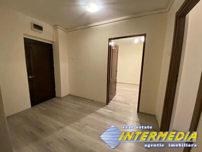 Apartament 3 Camere Decomandat 68 mp. Nemobilat de inchiriat Zona Centru etaj 1 Alba Iulia 