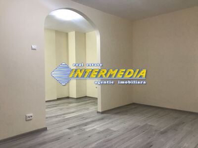 Inchiriere Apartament 3 camere Nemobilat Alba Iulia Zona Centru, etaj 1