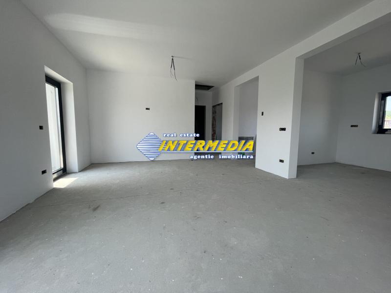 Casa noua pe un nivel cu 3 camere semifinisata de vanzare in Alba Iulia cu utilitati